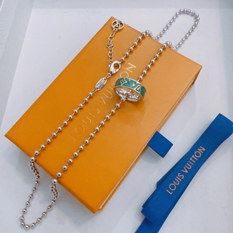 Effortless Louis Vuitton Necklaces 249296