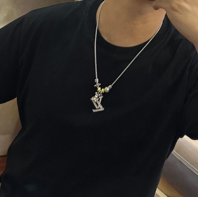 WellDesigned Louis Vuitton Necklaces 249291