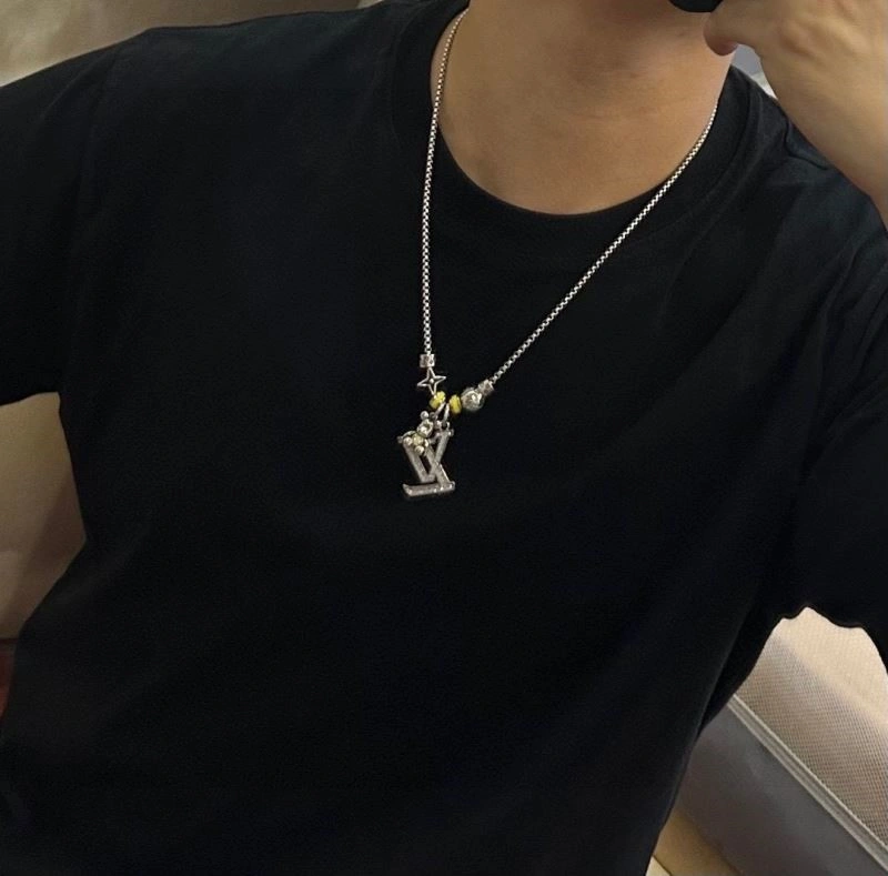 WellDesigned Louis Vuitton Necklaces 249291