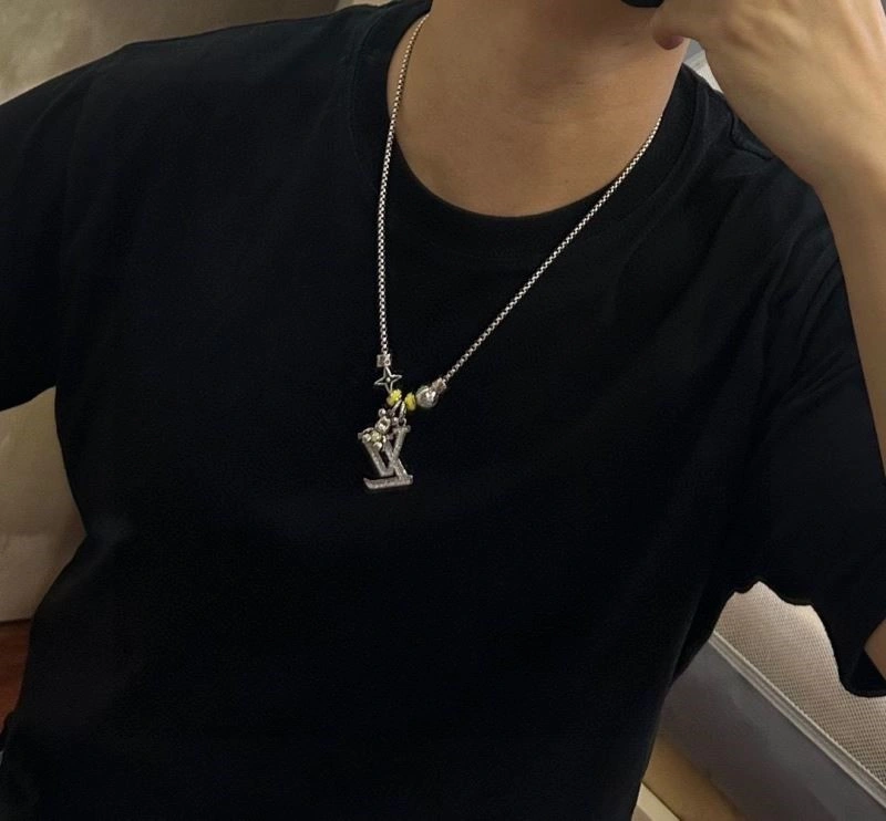 WellDesigned Louis Vuitton Necklaces 249291