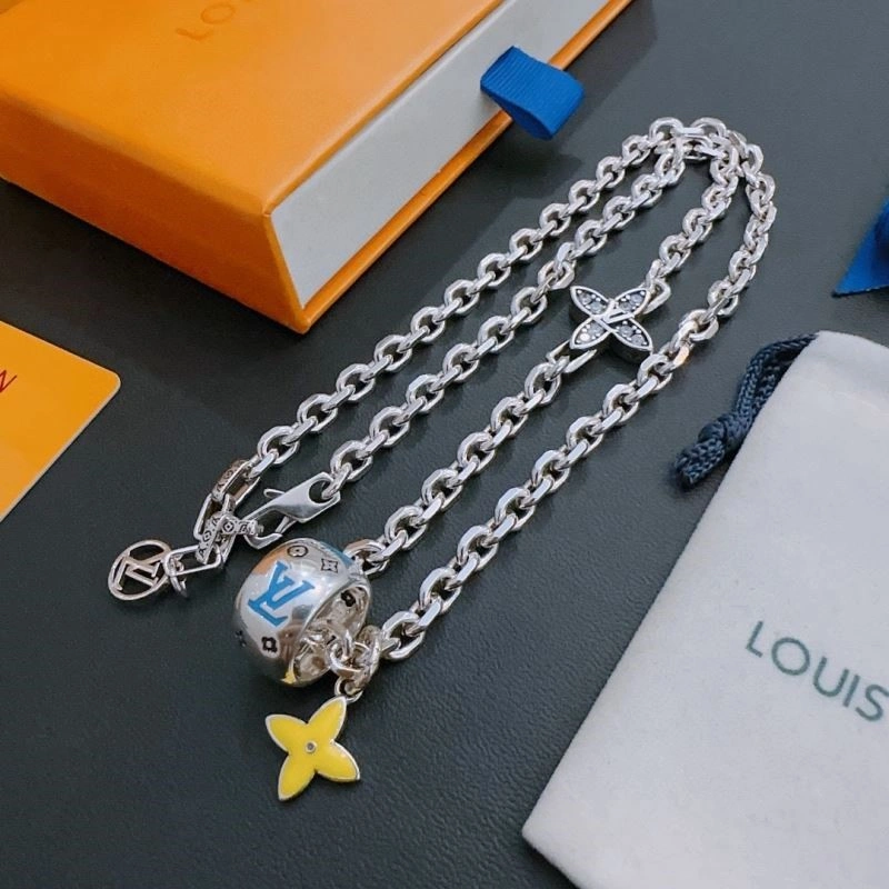 Sporty Louis Vuitton Necklaces 249302