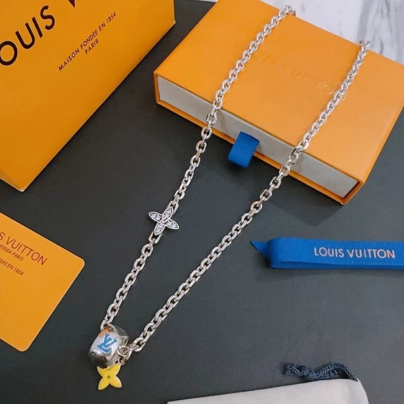 Sporty Louis Vuitton Necklaces 249302