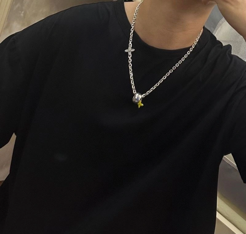Sporty Louis Vuitton Necklaces 249302