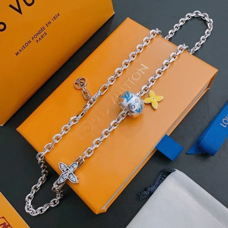 Sporty Louis Vuitton Necklaces 249302