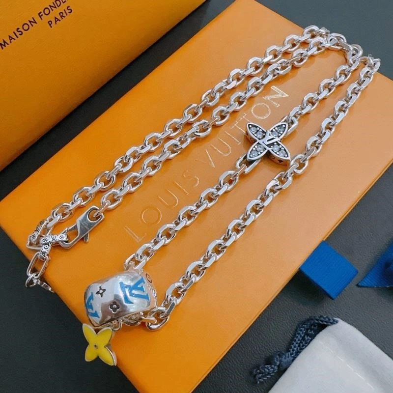 Sporty Louis Vuitton Necklaces 249302