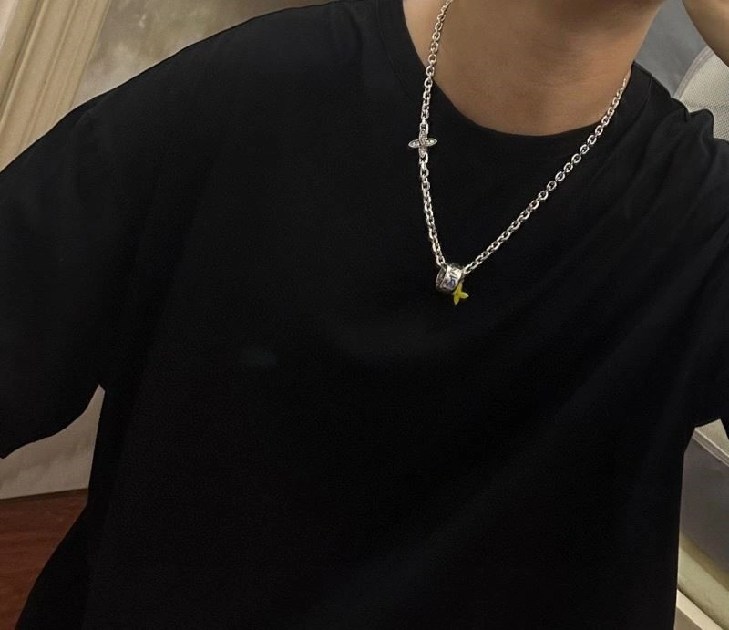 Sporty Louis Vuitton Necklaces 249302