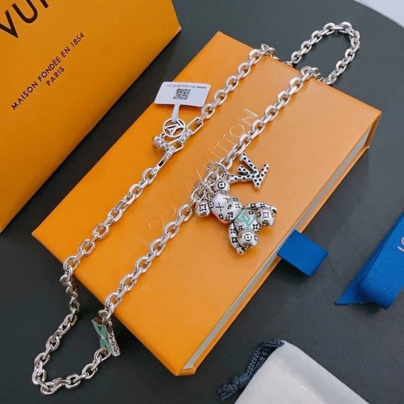 Sporty Louis Vuitton Necklaces 249297