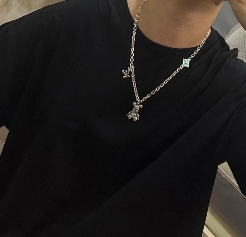 Sporty Louis Vuitton Necklaces 249297