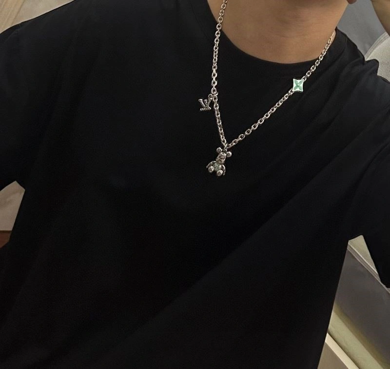 Sporty Louis Vuitton Necklaces 249297