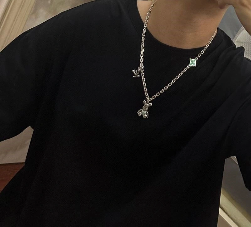Sporty Louis Vuitton Necklaces 249297
