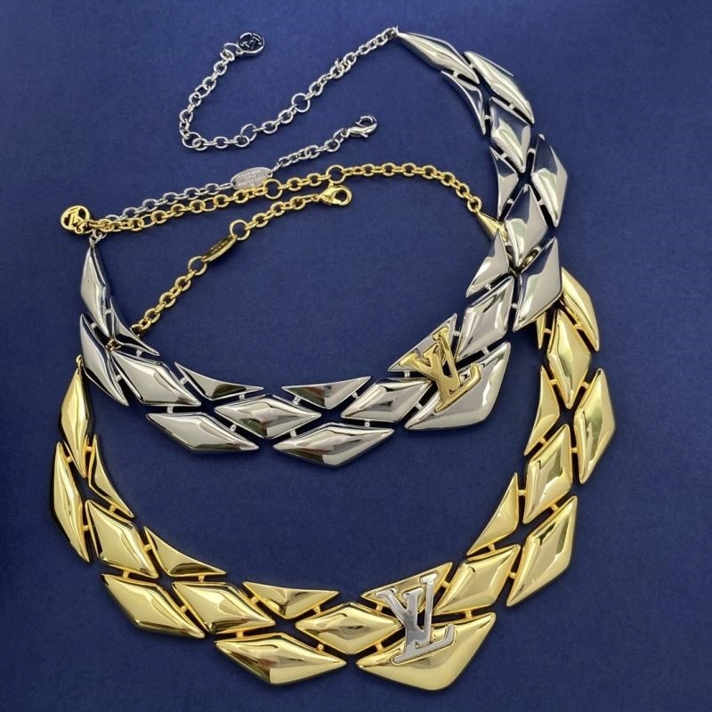 Functional Louis Vuitton Necklaces 249300