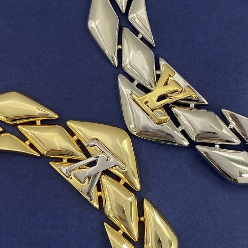 Functional Louis Vuitton Necklaces 249300