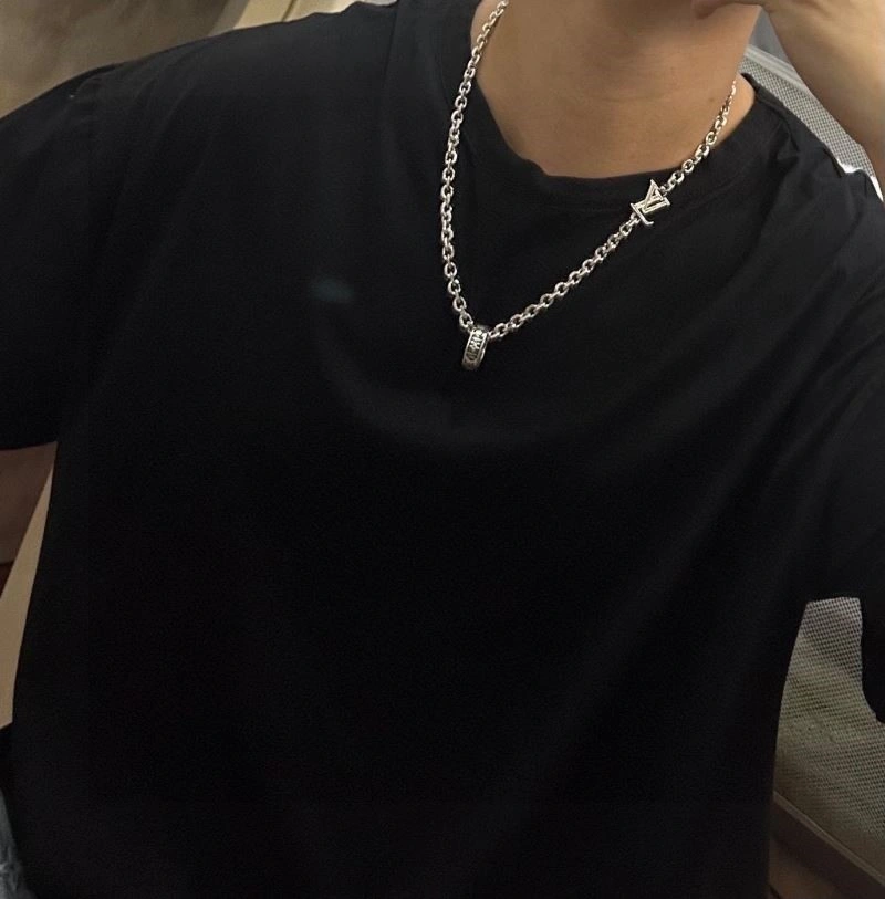 MoistureWicking Louis Vuitton Necklaces 249303