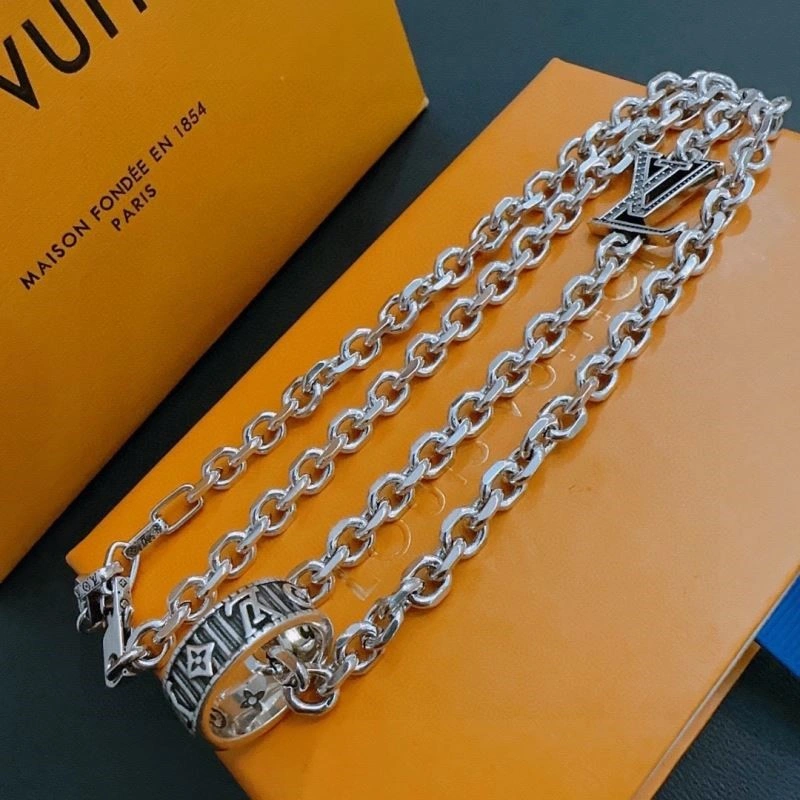 MoistureWicking Louis Vuitton Necklaces 249303