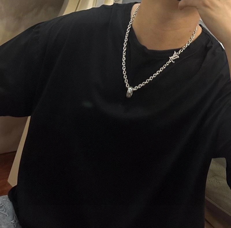 MoistureWicking Louis Vuitton Necklaces 249303
