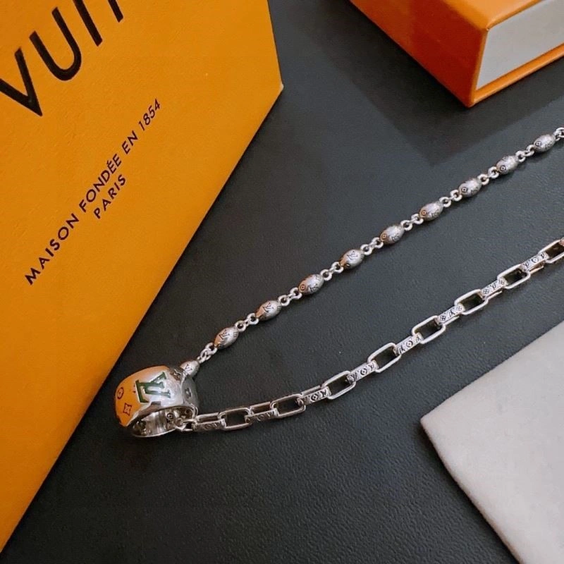 Louis Vuitton Necklaces Bold 249298