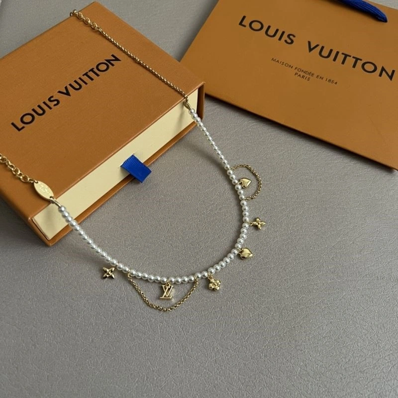 Sleek Louis Vuitton Necklaces 249270