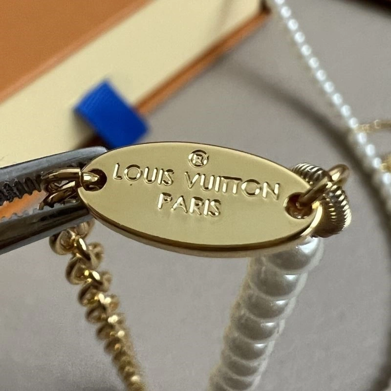 Sleek Louis Vuitton Necklaces 249270