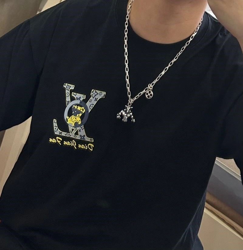 Breathable Louis Vuitton Necklaces 249265