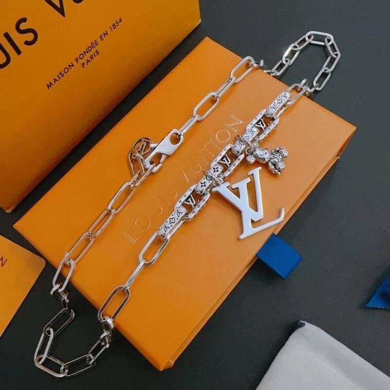 Louis Vuitton Necklaces Refined 249264