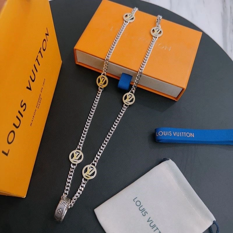 EyeCatching Louis Vuitton Necklaces 249247