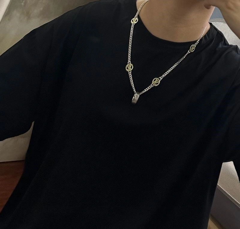 EyeCatching Louis Vuitton Necklaces 249247
