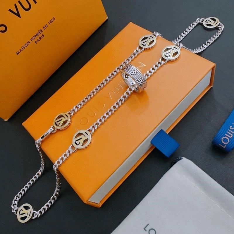 EyeCatching Louis Vuitton Necklaces 249247