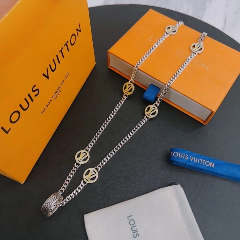 EyeCatching Louis Vuitton Necklaces 249247