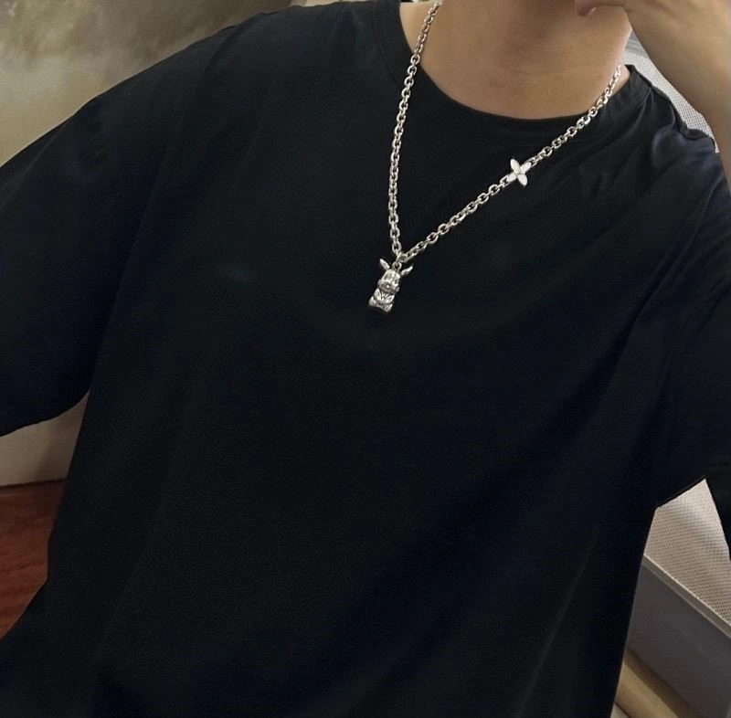 Louis Vuitton Necklaces Stylish 249244