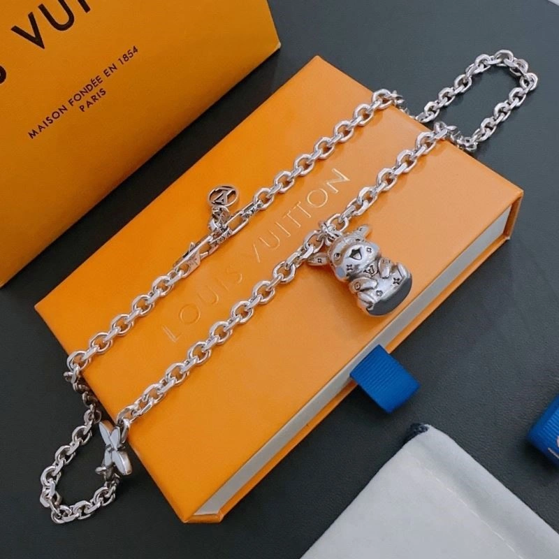 Louis Vuitton Necklaces Stylish 249244
