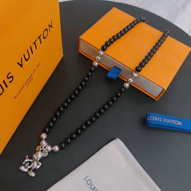 Louis Vuitton Necklaces Practical 249260