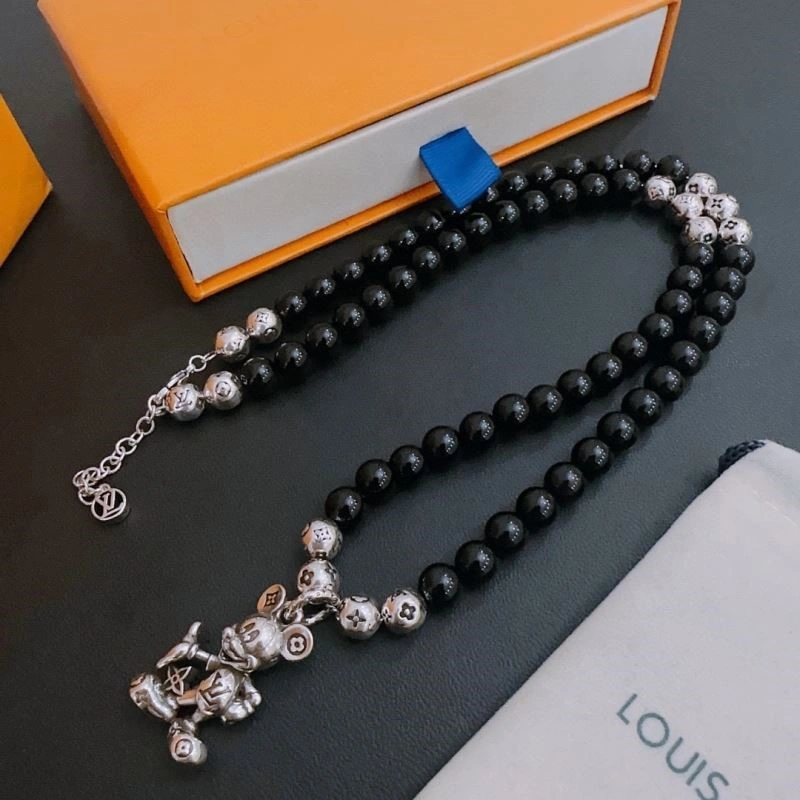 Louis Vuitton Necklaces Practical 249260