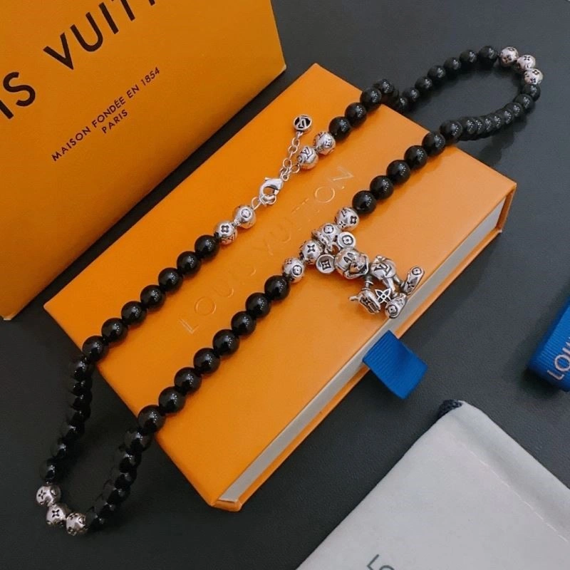 Louis Vuitton Necklaces Practical 249260