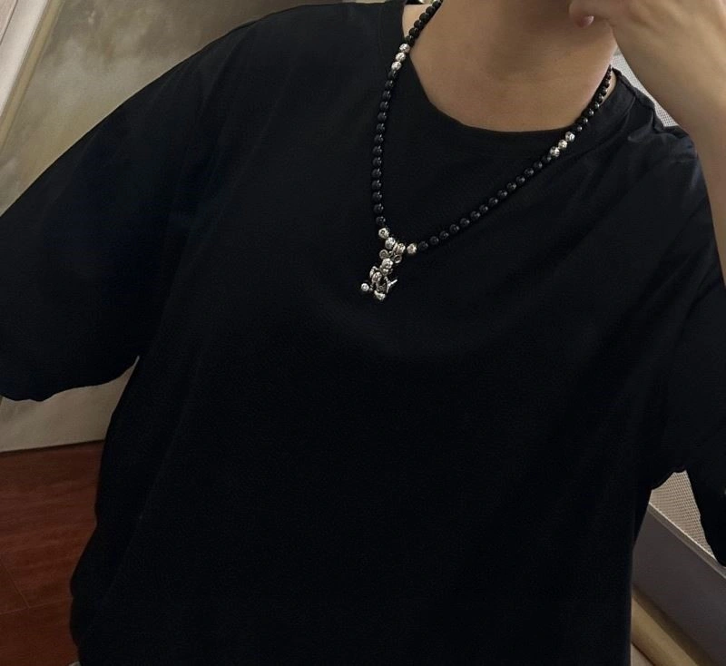 Louis Vuitton Necklaces Practical 249260