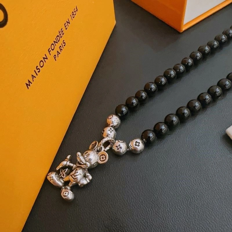 Louis Vuitton Necklaces Practical 249260
