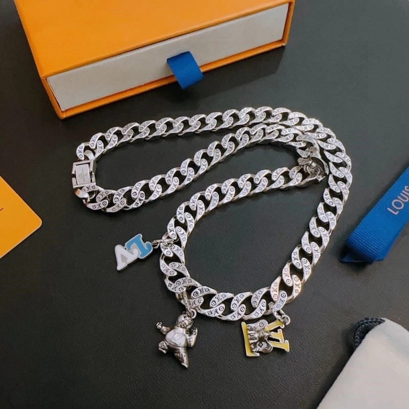 Louis Vuitton Necklaces Neat 249257