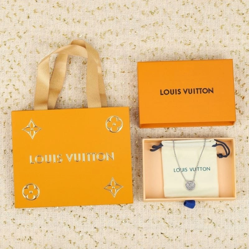 Packable Louis Vuitton Necklaces 249234