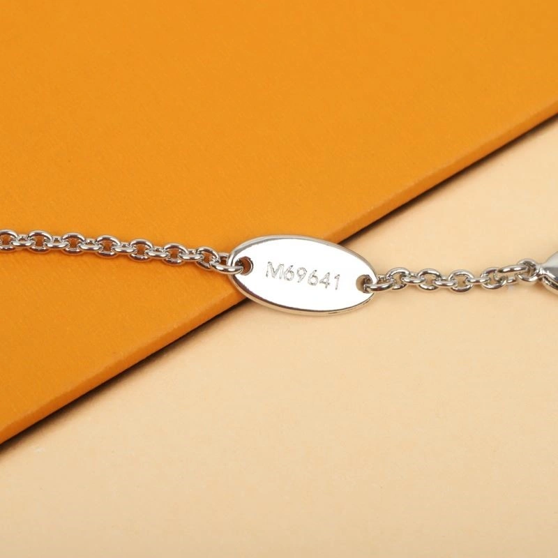 Packable Louis Vuitton Necklaces 249234