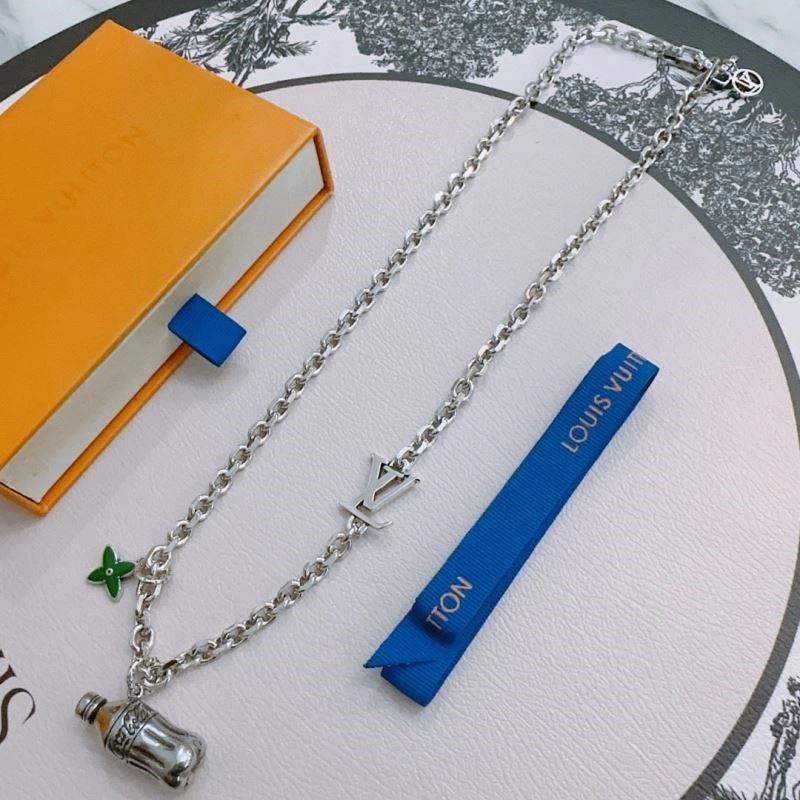 Flexible Louis Vuitton Necklaces 249239