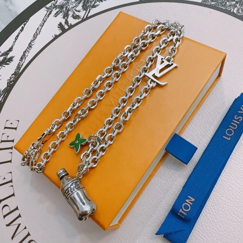 Flexible Louis Vuitton Necklaces 249239