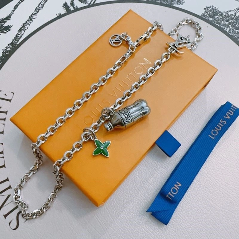Flexible Louis Vuitton Necklaces 249239