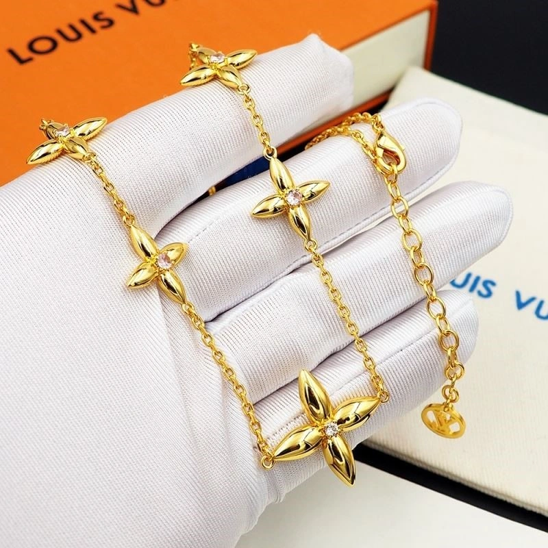Louis Vuitton Necklaces Contemporary 249256