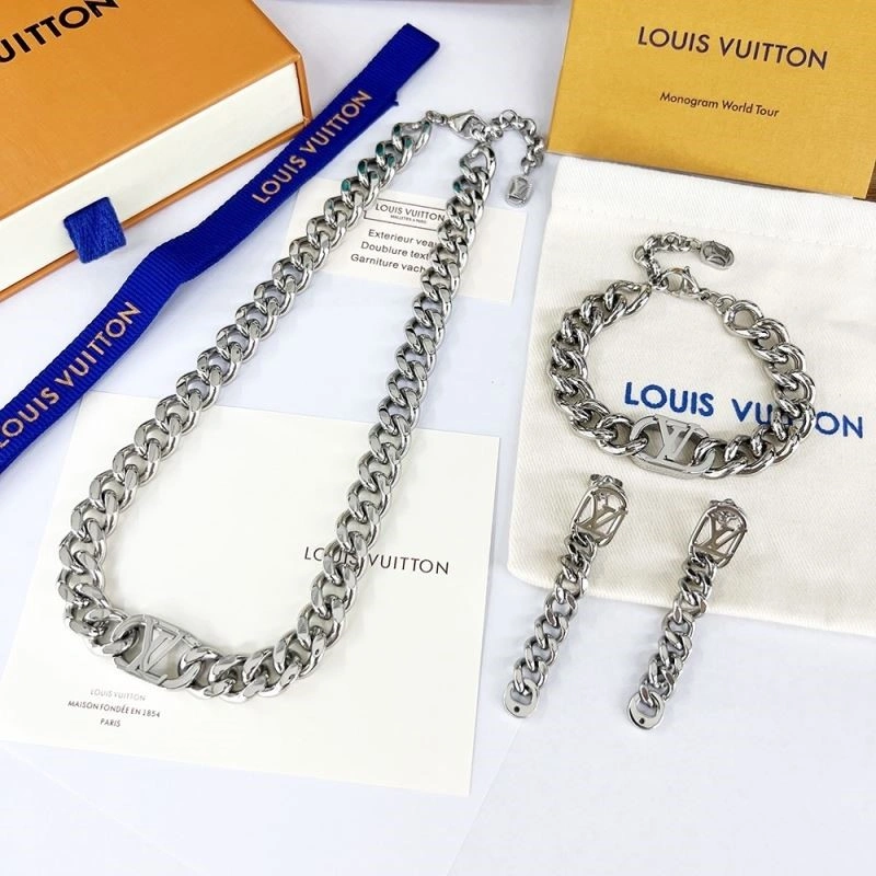 Louis Vuitton Necklaces Trendsetting 249242