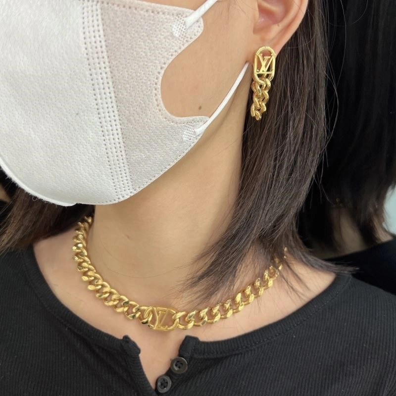 Louis Vuitton Necklaces Unisex 249251