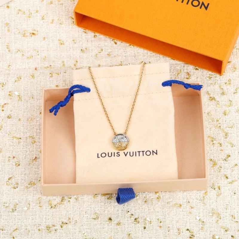 WaterResistant Louis Vuitton Necklaces 249249