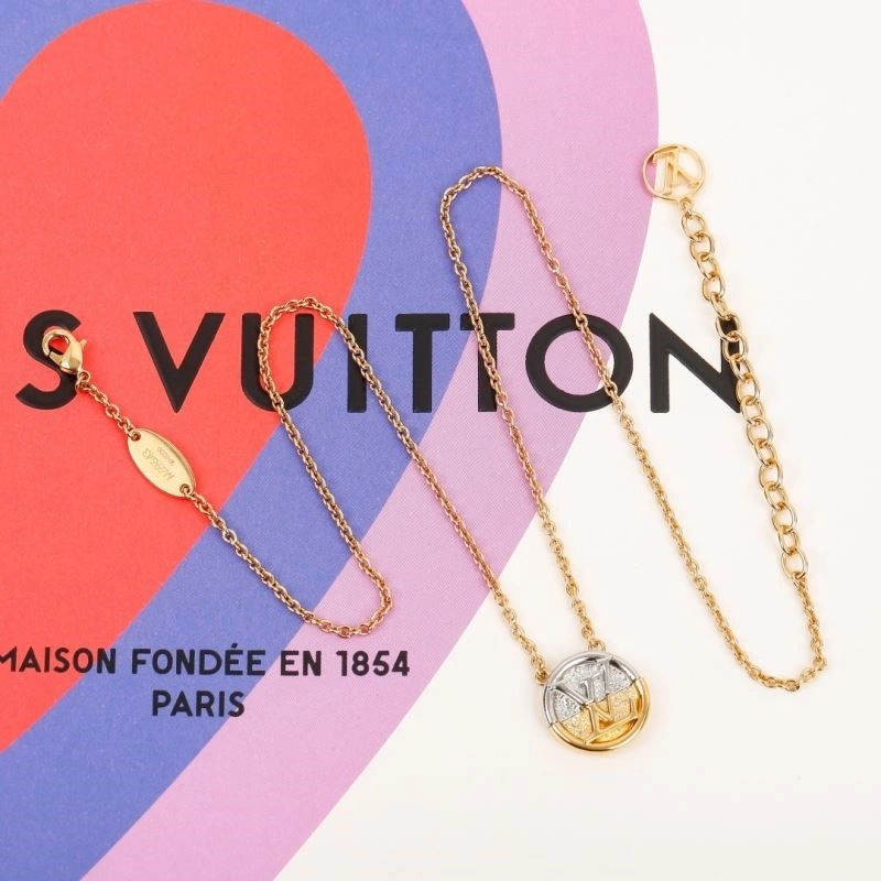 WaterResistant Louis Vuitton Necklaces 249249