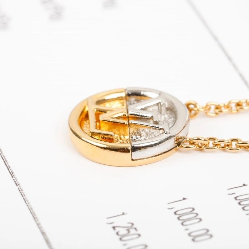 WaterResistant Louis Vuitton Necklaces 249249