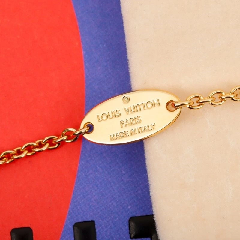 WaterResistant Louis Vuitton Necklaces 249249