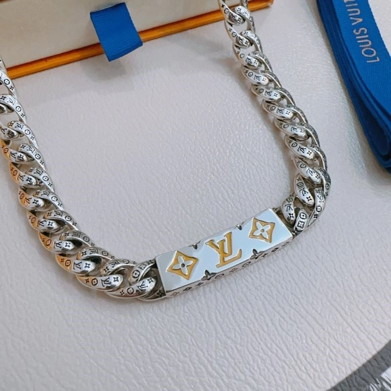 Attractive Louis Vuitton Necklaces 249229