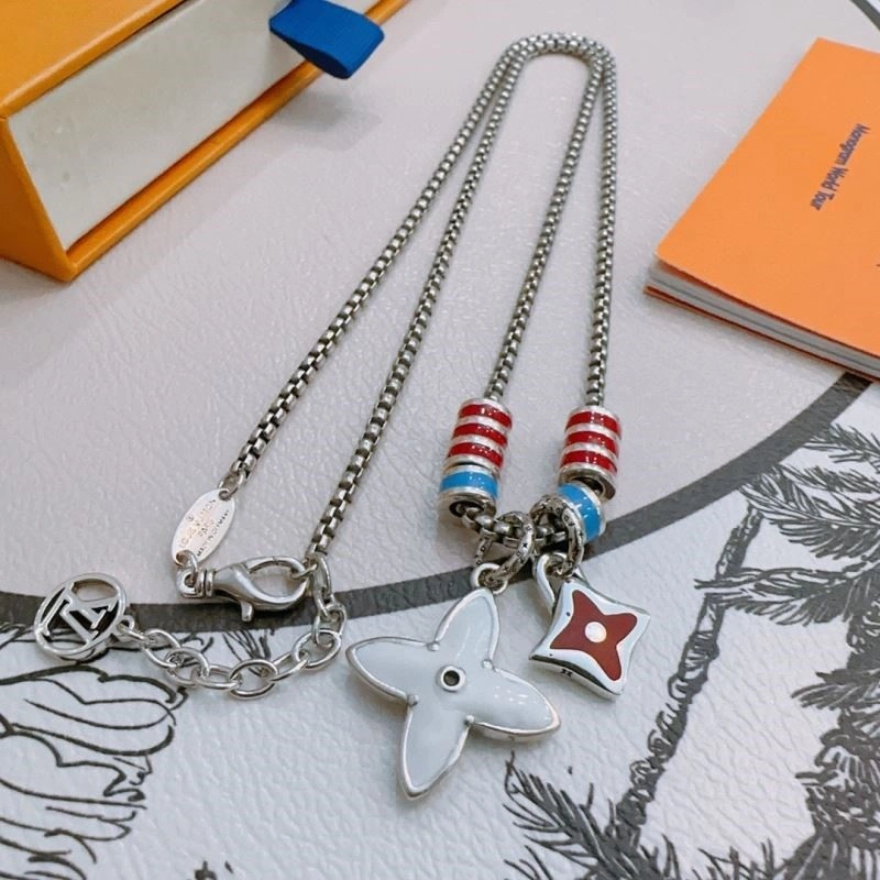 Sleek Louis Vuitton Necklaces 249225